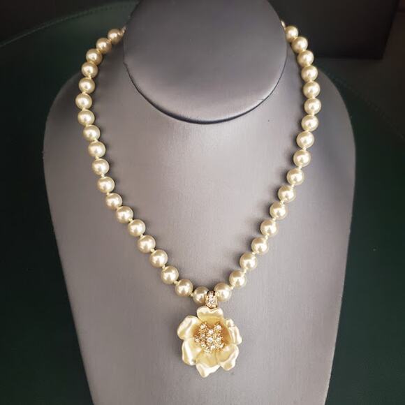 Nolan Miller Glamour Collection Simulated Pearl Necklace and Flower Enhancer NIB - Picture 3 of 8